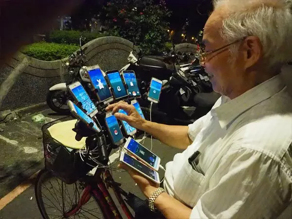 Pokemon GO阿公紅到BBC 9機再進化成11機