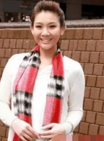 鄭欣宜180斤 發福程度比張惠妹誇張，鄭少秋坐在台下一臉愁眉
