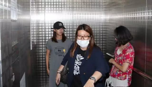 TVB小生暈倒昏迷入院後全過程曝光,其母親3度到院疑情況嚴重!