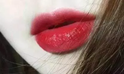 心理測試:憑直覺選一個嘴唇,測一下在異性眼中的你有多美! - 讀讀