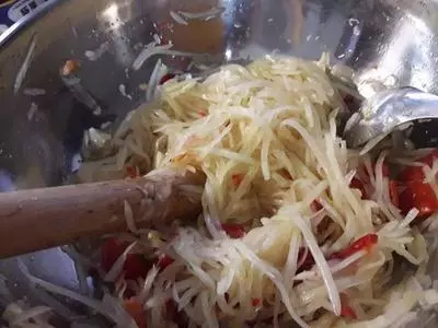 夏日開胃菜 涼拌青木瓜 小姐姐做這道菜太贊啦!一起學學吧!