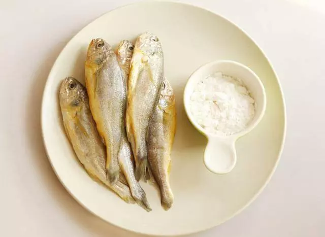 這樣炸小魚無骨無刺,酥脆可口,寶寶常吃身體好,體虛多病要多吃!