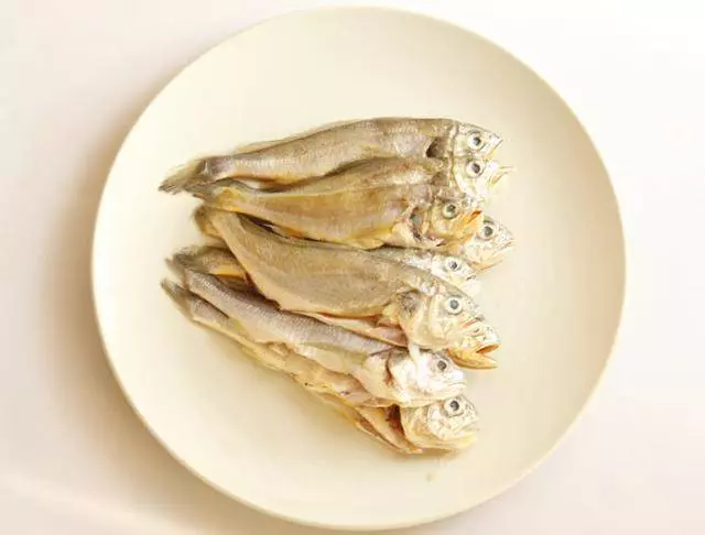 這樣炸小魚無骨無刺,酥脆可口,寶寶常吃身體好,體虛多病要多吃!