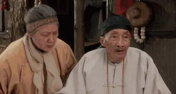 TVB資深老演員,80歲癱瘓在床,親生兒女不管不顧,被義子救