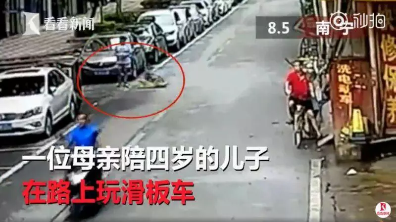 【視頻】大馬路上玩滑板車 母分心11秒「4歲兒被輾斃」