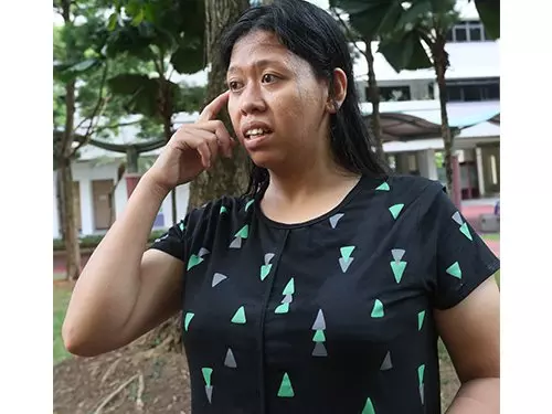 女傭公然狠拍阿嬤頭 鄰居女傭手機全記錄