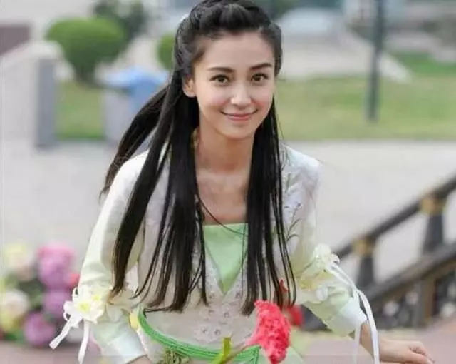 女星生完孩子大變化,昆凌變老了,李小璐變美了,她變得認不出!