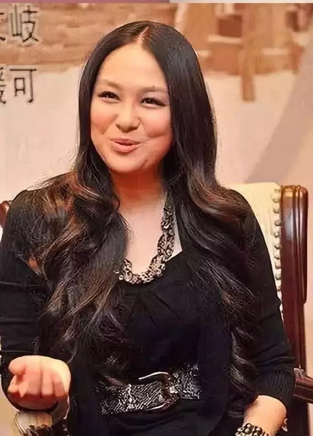 女星生完孩子大變化,昆凌變老了,李小璐變美了,她變得認不出!