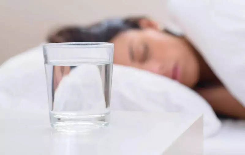 早上起床空腹喝一杯溫水竟然有這「6大好處」?!明天就開始喝咯!