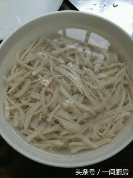 我們家特受歡迎的一道涼拌菜,營養豐富又健康,吃著十分過癮,減肥的都不怕胖!