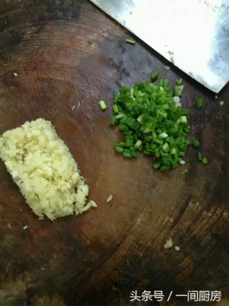 我們家特受歡迎的一道涼拌菜,營養豐富又健康,吃著十分過癮,減肥的都不怕胖!