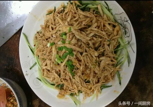 我們家特受歡迎的一道涼拌菜,營養豐富又健康,吃著十分過癮,減肥的都不怕胖!