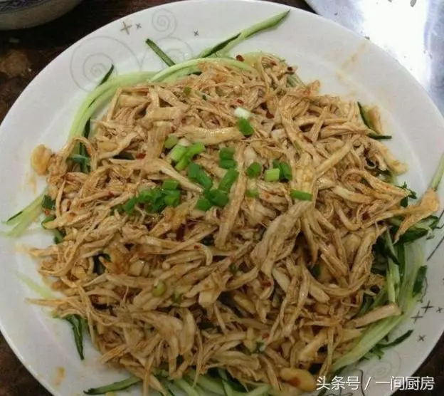 我們家特受歡迎的一道涼拌菜,營養豐富又健康,吃著十分過癮,減肥的都不怕胖!