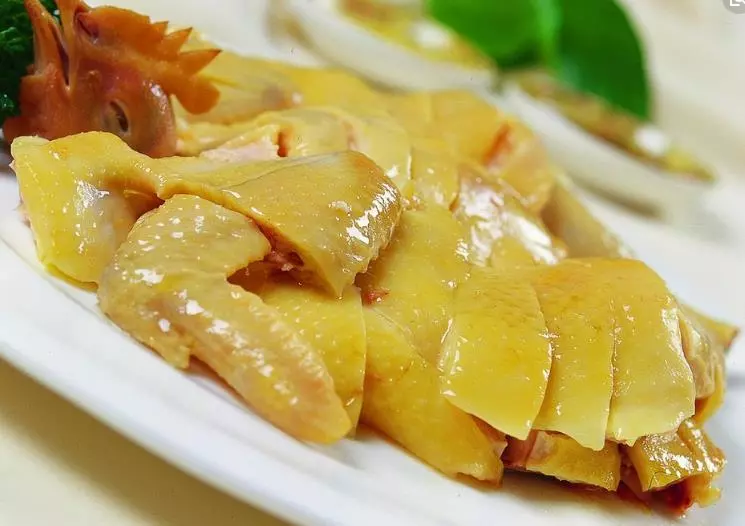 白切雞怎樣做才能皮脆肉嫩、鮮美多汁呢?大廚教你1招,分分鐘就能做出星級酒店的味道!