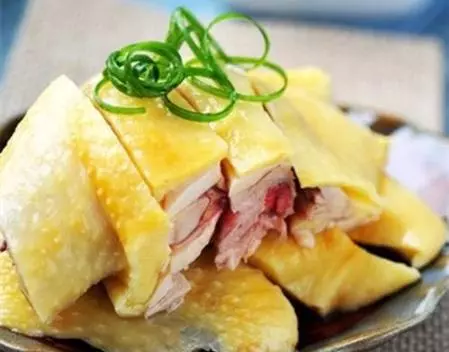白切雞怎樣做才能皮脆肉嫩、鮮美多汁呢?大廚教你1招,分分鐘就能做出星級酒店的味道!
