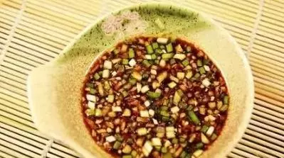 白切雞怎樣做才能皮脆肉嫩、鮮美多汁呢?大廚教你1招,分分鐘就能做出星級酒店的味道!