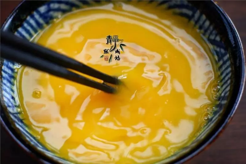 平生第一次用它炒雞蛋,又脆又嫩特別可口,比用番茄炒還香,超級好吃!