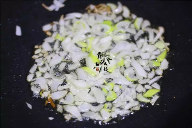 平生第一次用它炒雞蛋,又脆又嫩特別可口,比用番茄炒還香,超級好吃!