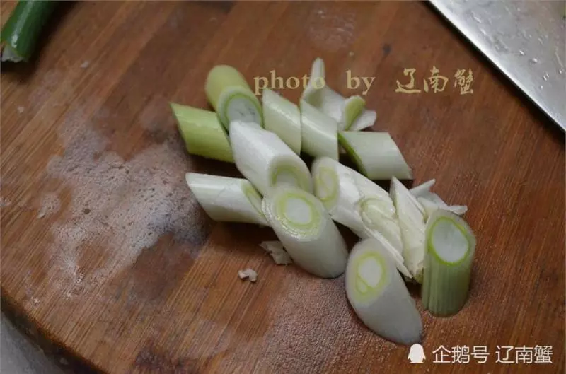杏鮑菇的超簡單做法,又鮮又香,比肉的口感還要好,上桌迅速被吃光。