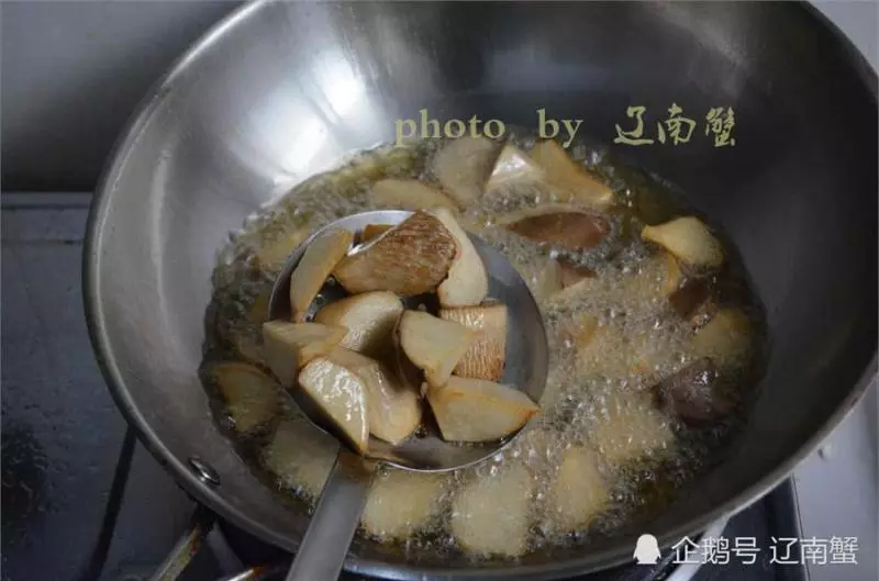 杏鮑菇的超簡單做法,又鮮又香,比肉的口感還要好,上桌迅速被吃光。