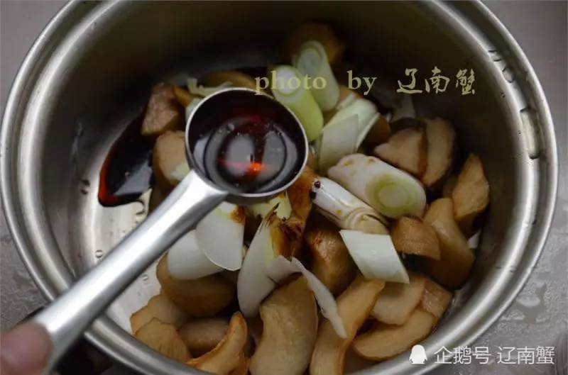 杏鮑菇的超簡單做法,又鮮又香,比肉的口感還要好,上桌迅速被吃光。