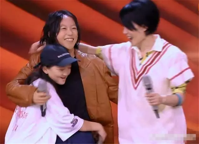 【王菲這樣的媽!】竇靖童的綜藝首秀,被問為什麼來上節目?「我媽叫我來的」!