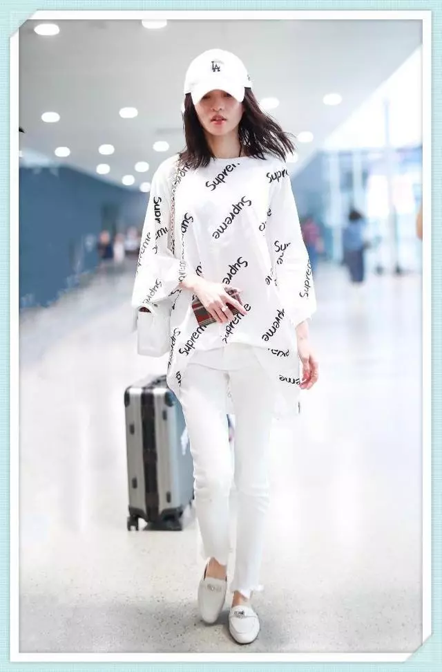92斤吳昕和86斤張韶涵同穿緊身褲,網友:女人果然還是有肉才最美!