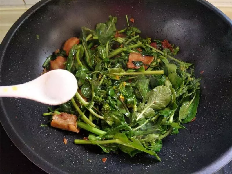 這菜5毛錢1把,比菠菜便宜,營養高,孩子吃了上學不困,精神好!