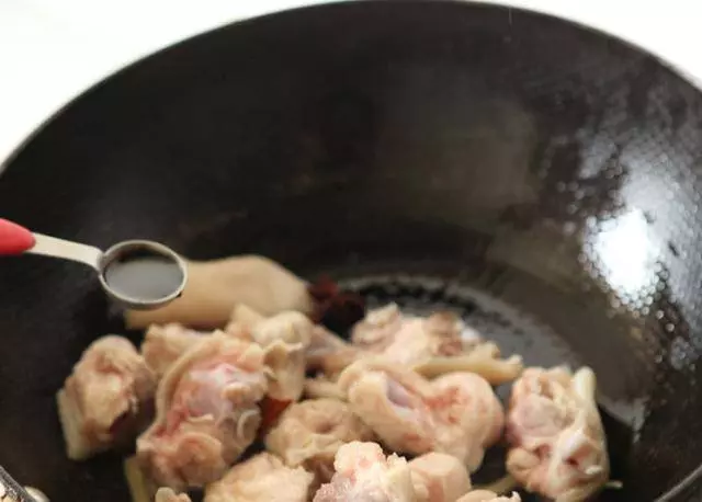 燉豬蹄的時候,加點這個,好吃又養顏,女生要多吃,皮膚很水嫩