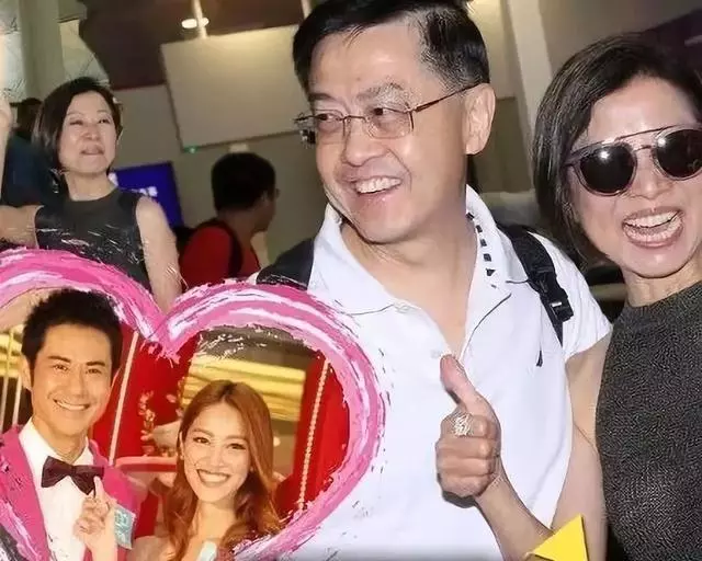 倒數!鄭嘉穎與陳凱琳愛得痴纏,無懼地震已飛往峇里島布置婚禮!陳凱琳媽媽化身「燦爛的外母」勁風騷!