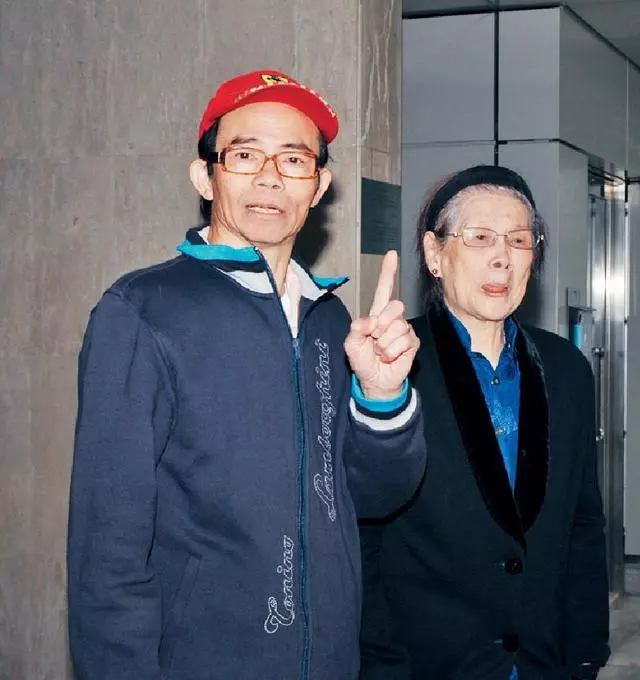 95歲梅艷芳媽媽排場大,網友吐槽:還不是靠女兒遺產!