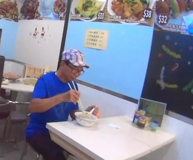 95歲梅艷芳媽媽排場大,網友吐槽:還不是靠女兒遺產!