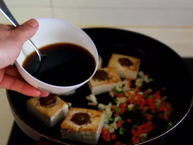 這才是豆腐的極品吃法,湯汁醇厚,鮮嫩滑潤,只要看一眼口水流!