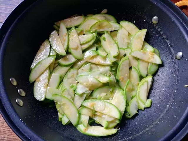 家常下飯小炒,成本不過2元,十分鐘就可以做好,比吃肉還下飯!