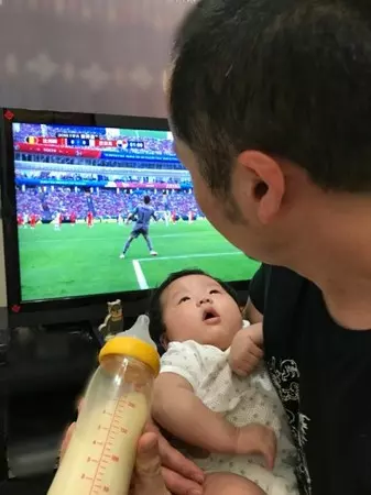 台灣日籍藝人4個月大女兒疑遭虐斃命!! 他稱「不太會抱女兒」 連摔3次+鎖骨撞傷她……