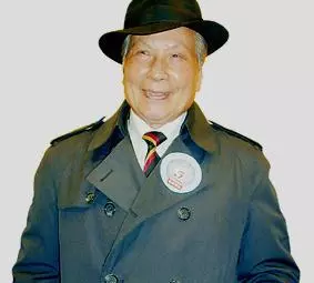 演了75年電影, 卻輸光3億家產!「他」獲得賭王何鴻燊送VIP卡, 終生賭場免費吃喝!