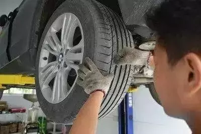 - 三秒知識點:輪胎上的石子要不要摳?