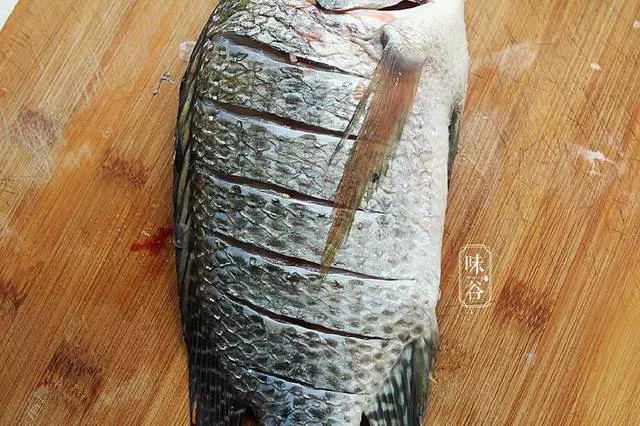 又掌握羅非魚的新做法了,香的飄四溢,這樣做全家都愛吃