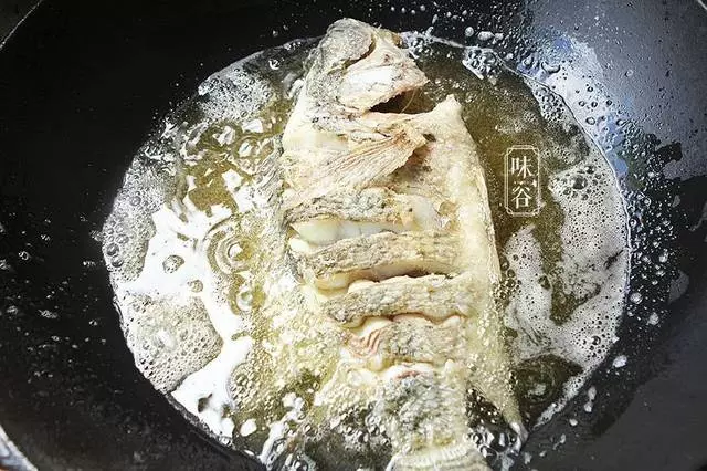 又掌握羅非魚的新做法了,香的飄四溢,這樣做全家都愛吃