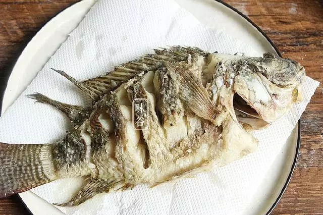 又掌握羅非魚的新做法了,香的飄四溢,這樣做全家都愛吃