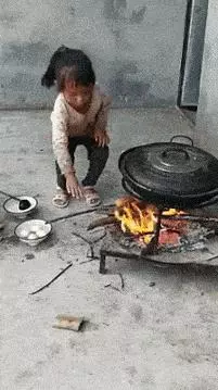 搞笑GIF:逗逼的女朋友,你乾的壞事讓男朋友發現了