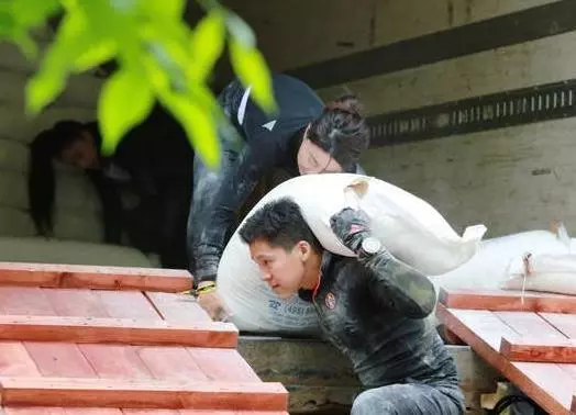 霍啟剛的2任前女友長的美,還是豪門千金,卻都沒有郭晶晶過得好!