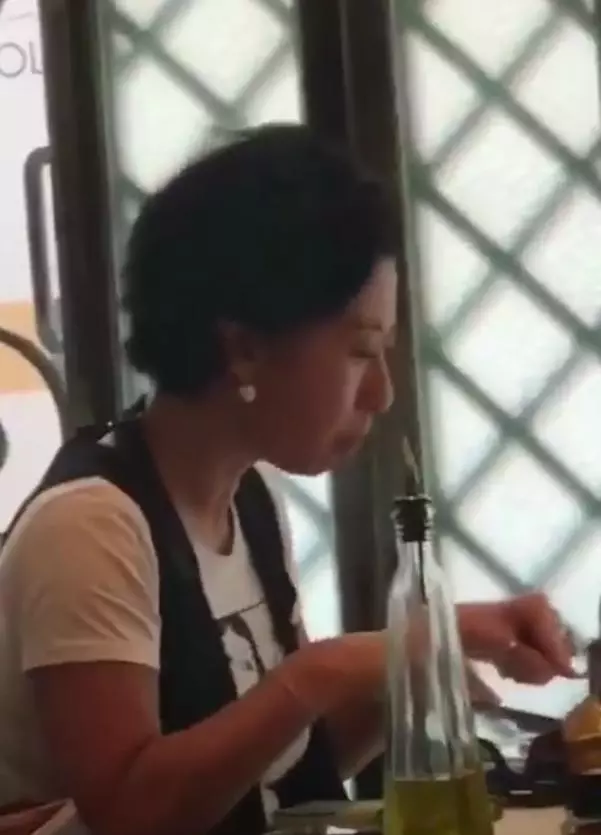 56歲葉倩文近況曝光,顏值保鮮氣質佳,與老公林子祥差距很大!