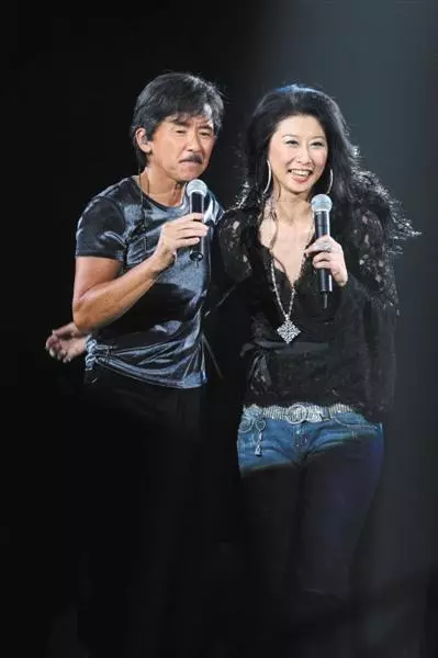56歲葉倩文近況曝光,顏值保鮮氣質佳,與老公林子祥差距很大!