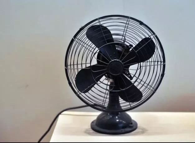 電風扇「積滿灰塵」怎麼清?教你一招,風扇一塵不染