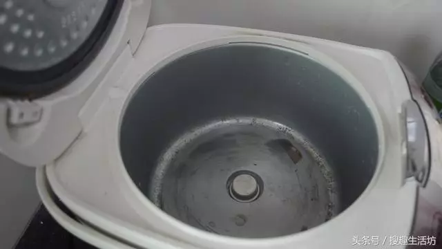 「電子飯鍋」用久了煮飯又慢又耗電?告訴你「清理小撇步」擦一擦就可以了