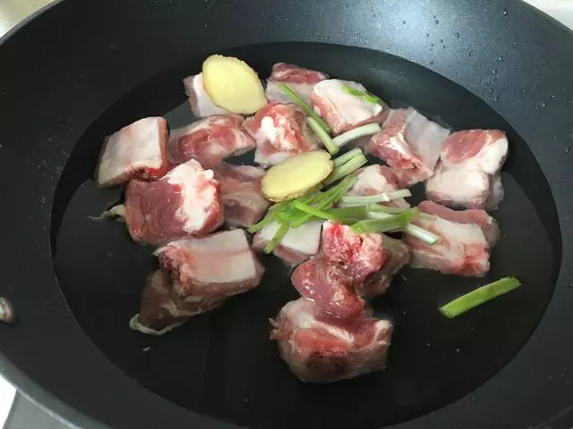 婆婆做的排骨,不放一滴油不加一滴水,酸甜不油膩還很開胃
