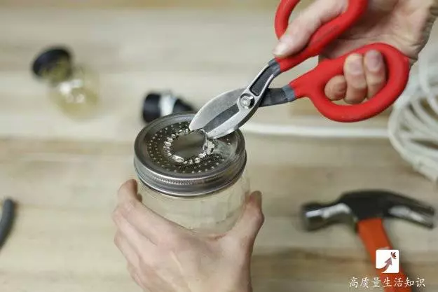 吃完腐乳的玻璃瓶別丟掉.....它的妙用是你意想不到的,很實用哦,學起來吧