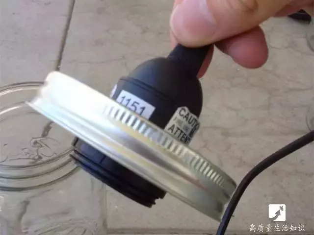 吃完腐乳的玻璃瓶別丟掉.....它的妙用是你意想不到的,很實用哦,學起來吧