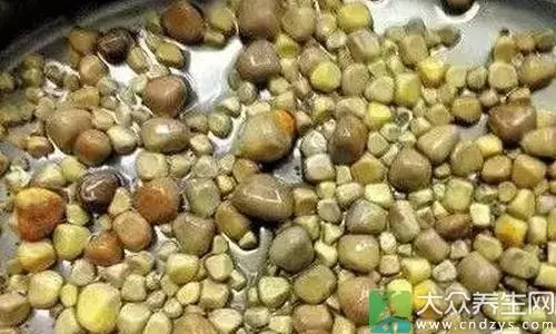 恐怖!55歲男人體內取出「420顆 」腎結石!!只因他長年吃「這個東西」醫生看完差點嚇暈!我們卻天天都在吃 - 讀讀